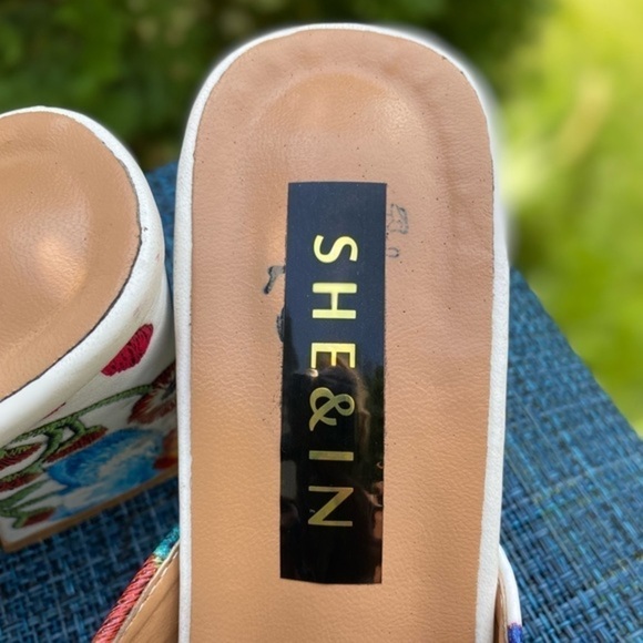 She & In Colorful Open Toe Slides - Picture 6 of 10